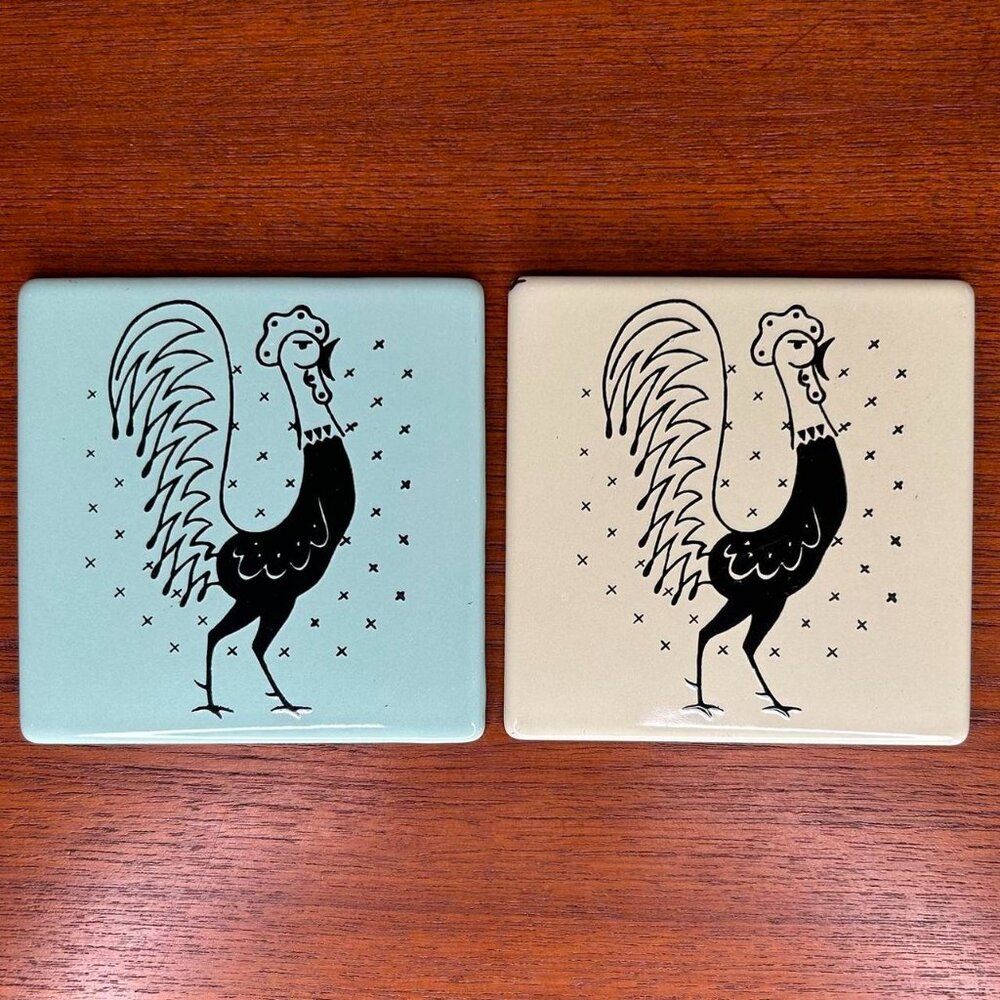 Vintage 1950s Set of Frigidaire Porcelain Pot Rooster Holders/Trivets